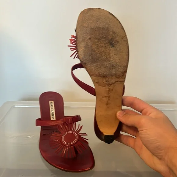 Rare red Manolo Blahnik kitten heels - Picture 4 of 5